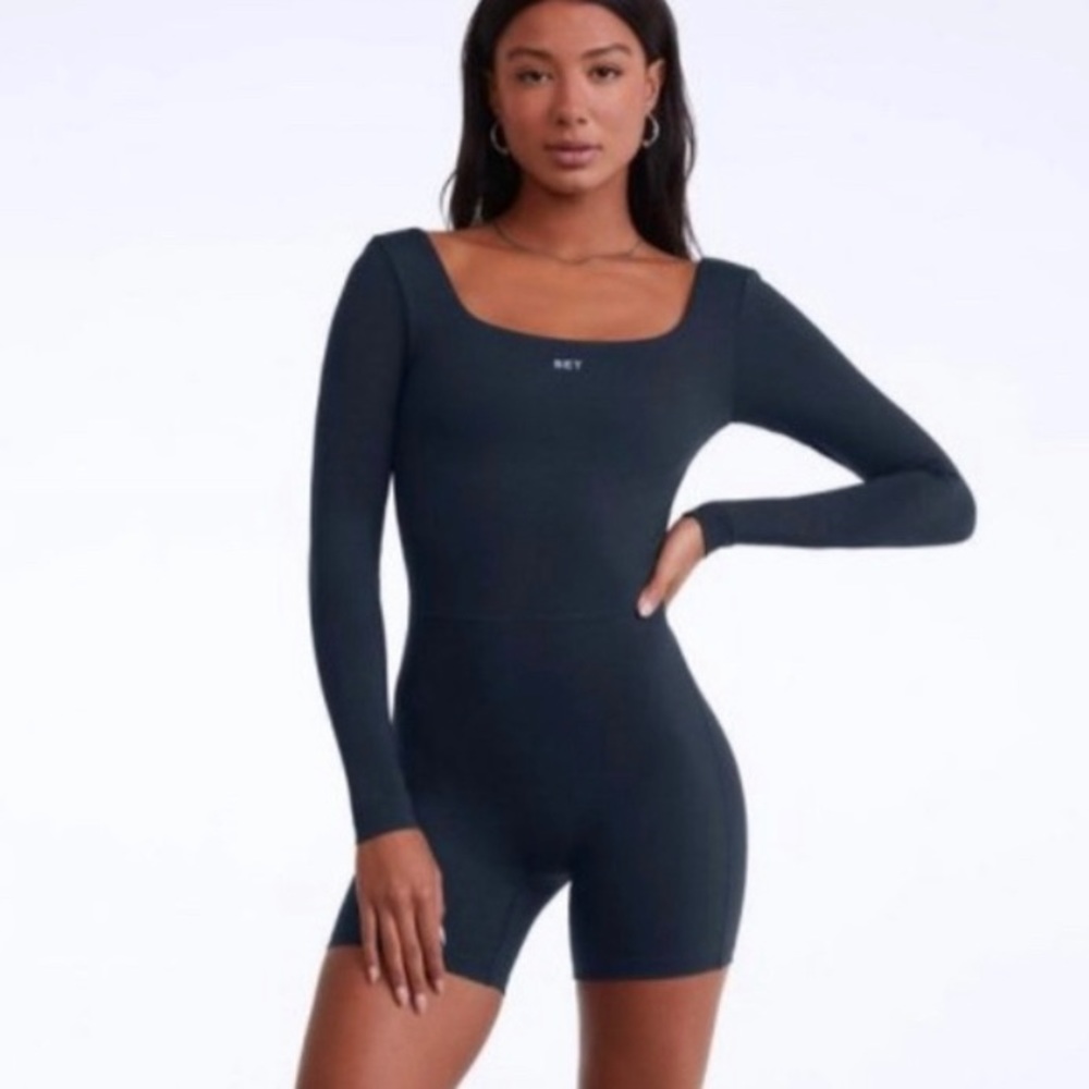 SET Shortysuit in Onyx